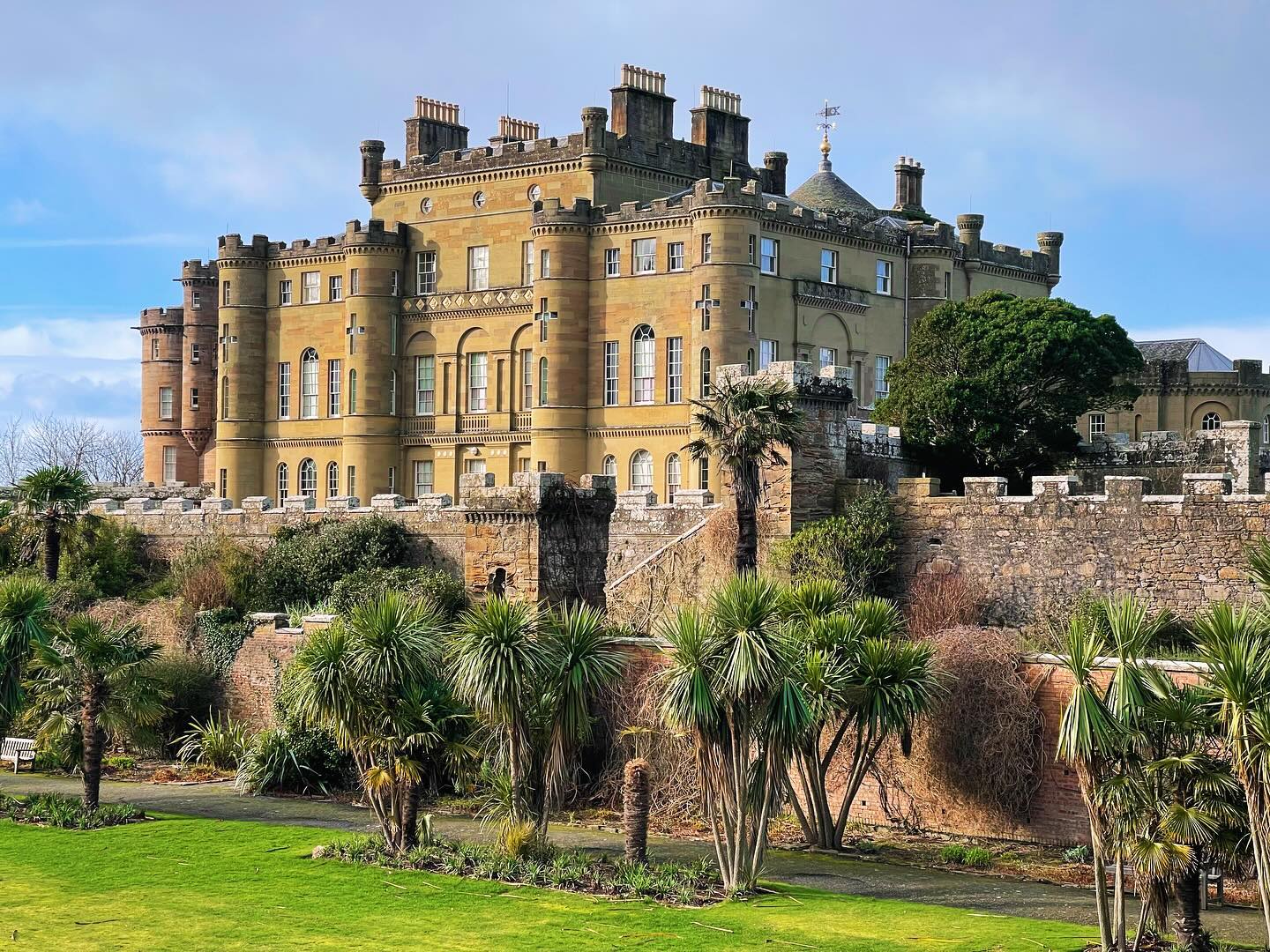 Culzean Castle#castle #culzeancastle #smlp #shotoniphone #iphonography #scotland #scotishnationaltrust