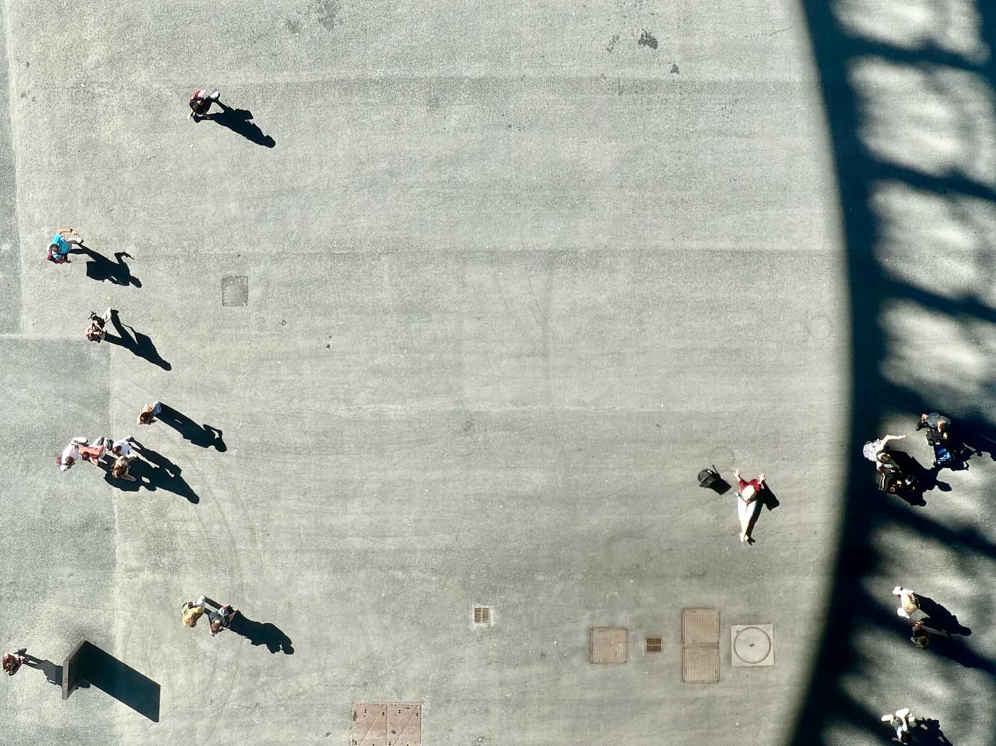 Chilling out under the tower#eiffeltower #paris #france #smlp #iphoneography #shotoniphone #peoplebelow #lookingdown