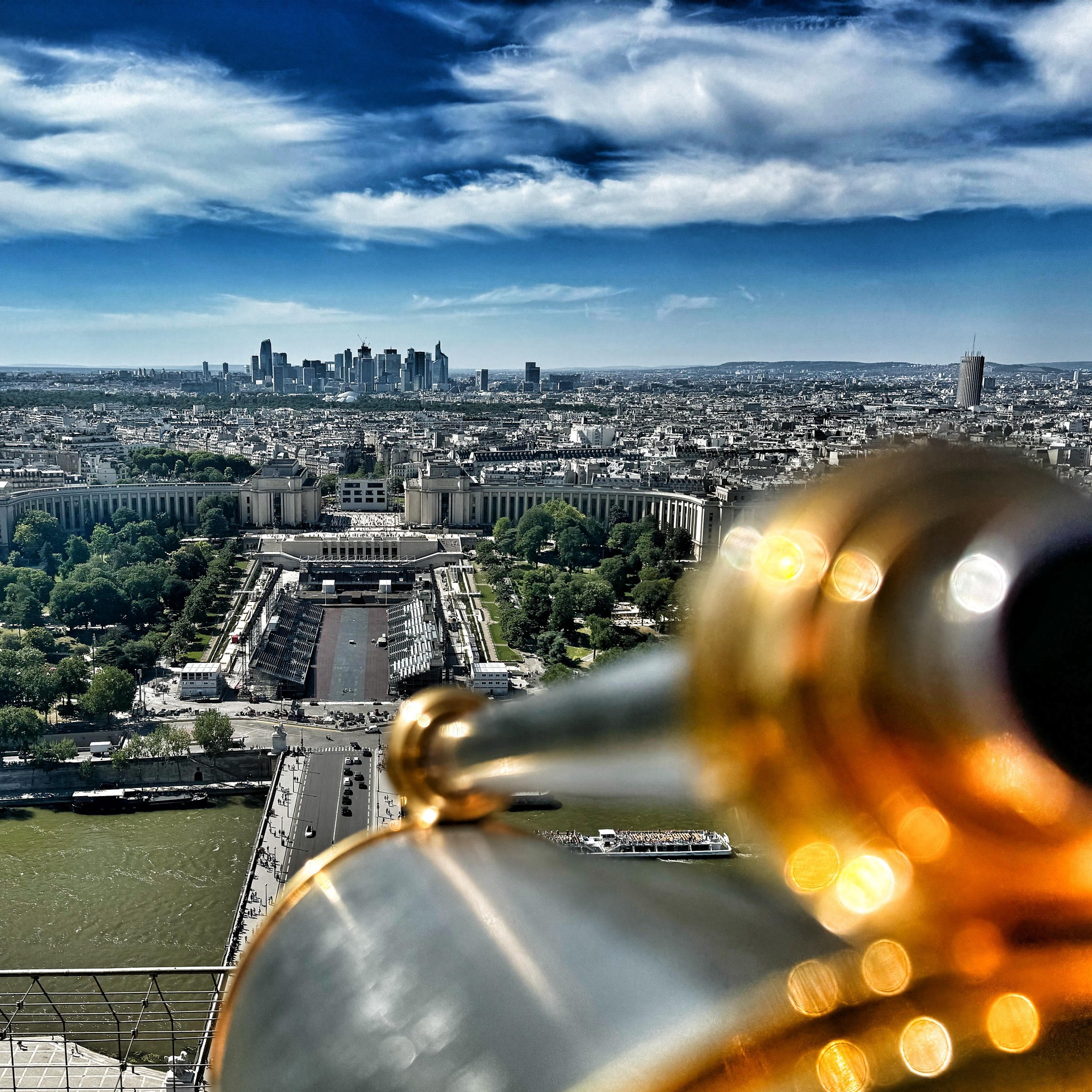 Looking out#eiffeltower #eiffel #paris #france #cityviews #skyline #lookingdown #smlp #shotoniphone #iphoneography